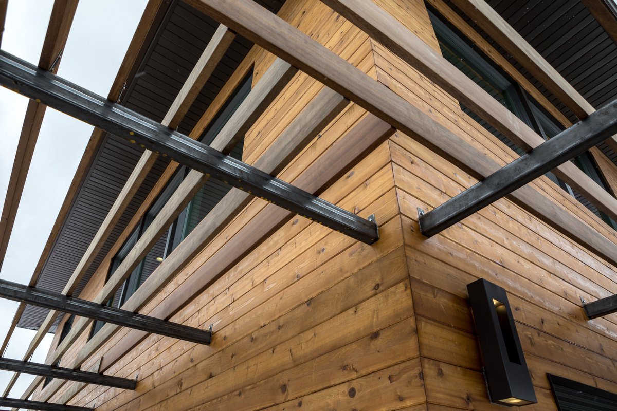 LivingZenith's tweet photo. All materials in a Living Zenith home are thoughtfully chosen based on sustainability and beauty. This makes sustainably sourced cedar wood the perfect fit for our home exteriors. #dailyliving #passivehaus #energyefficient #cedar #utahhomes #beautifulhomes #homedetail https://t.co/kYEoJu3dq9
