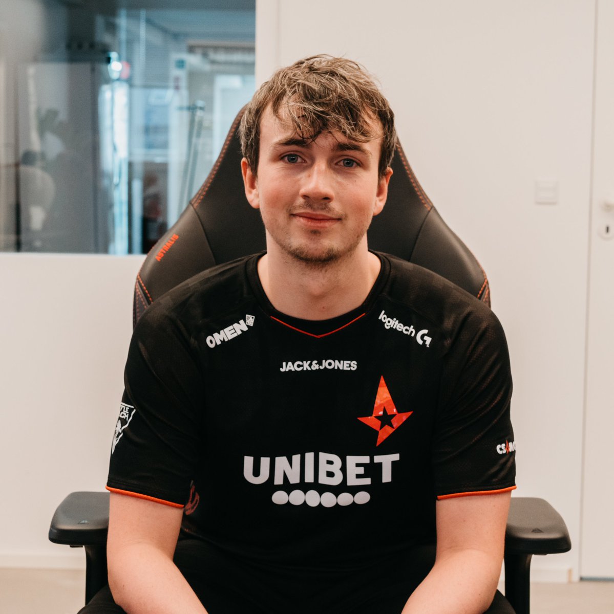 es3tag's tweet photo. #NewProfilePic #ToTheStars https://t.co/kMkp7r7Bff