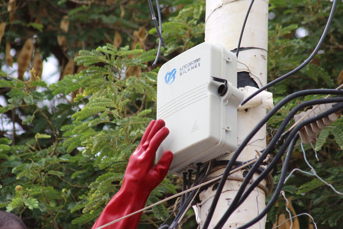 ArcepTchad's tweet photo. L'Arcep a procédé ce matin à une opération de démantèlement des équipements de certains FAI qui déploient dans l'illégalité la fibre optique dans la ville de N'Djaména.

L'opération continuera jusqu'à ce que les textes soient respectés.
#Tchad #Adjib https://t.co/pDP6nKtHHn
