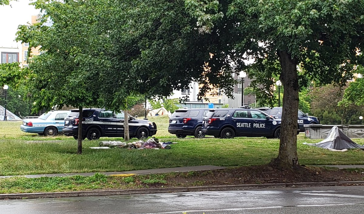 CapHillCitizens's tweet photo. Thank you #seattlepd for your service. Cal Anderson Park is finally being cleared. #CHOP #CHAZ https://t.co/FwPWHLA8Jm