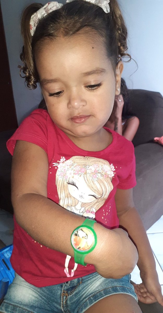 nara_istork's tweet photo. Feliz aniversário, minha pequena, eu te amo!🥳🎊🎉👧 #LaraFez3 👧💜 #MeuMelhorPresente 🌻💐🎁 #TeAmoInfinitamente🎈🎀🎉 #MinhaMenina 🎈❣🎀 https://t.co/joai3EkCvW
