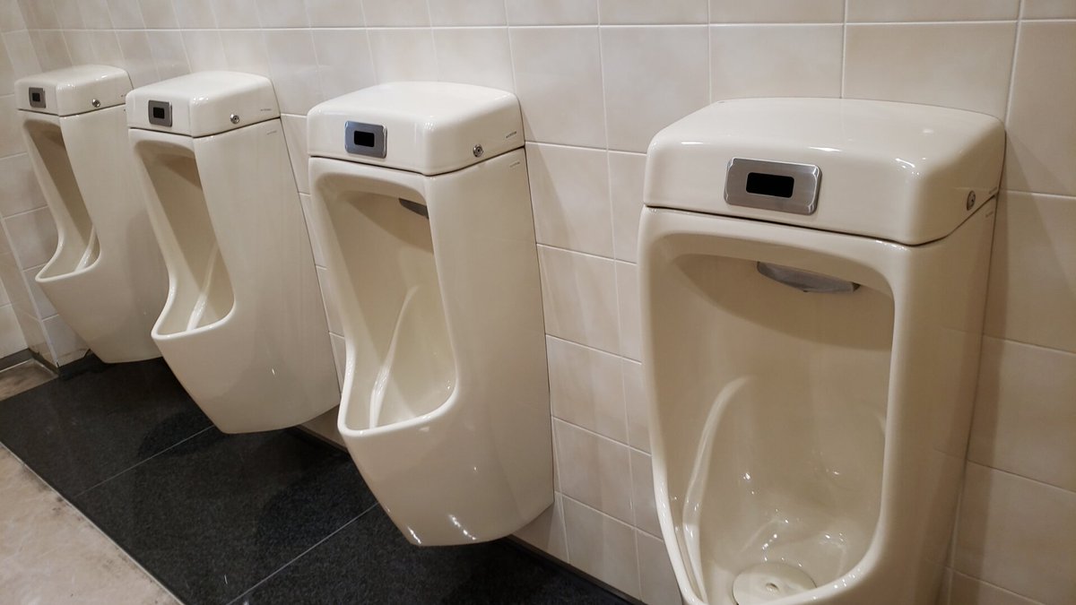 将ちゃんの裏垢と言うよりトイレ垢 ユザワヤ神戸店のトイレです ヤマダ電機裏手ビルの 4 8階に入居し5 7 8階にトイレが設置されています 04年頃のinax 5 7階は中途半端に手洗いが一部交換されてる以外共通です 8階は3枚目のものと同じ洋式トイレ一室