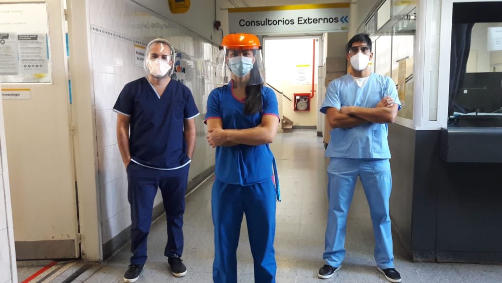 👩🏻‍⚕️👨🏻‍⚕️ El partido más difícil

Los kinesiólogos del club Belén Valverde, <a href="/fisiobarbero/">FisioBarbero</a> y Alejandro Lazo dejaron las canchas pero juegan todos todos los días contra el COVID-19 en el hospital Penna.

📝 Conocé sus historias en 👉🏼 bit.ly/31LUzMT