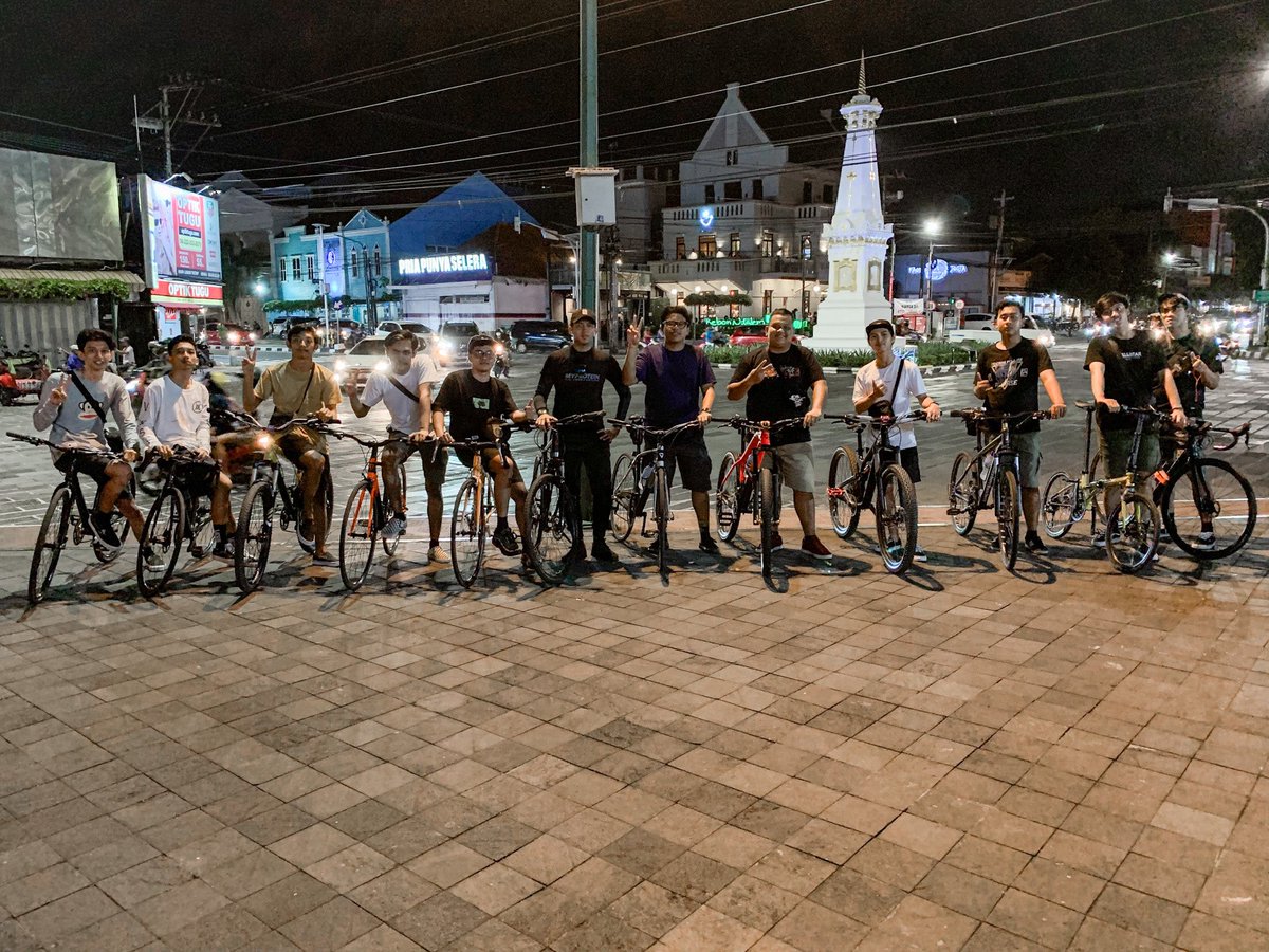 Kami dari segenap komunitas sepeda usuman ugal ugalan mengucapkan, haaapie dadi atimu ra e?