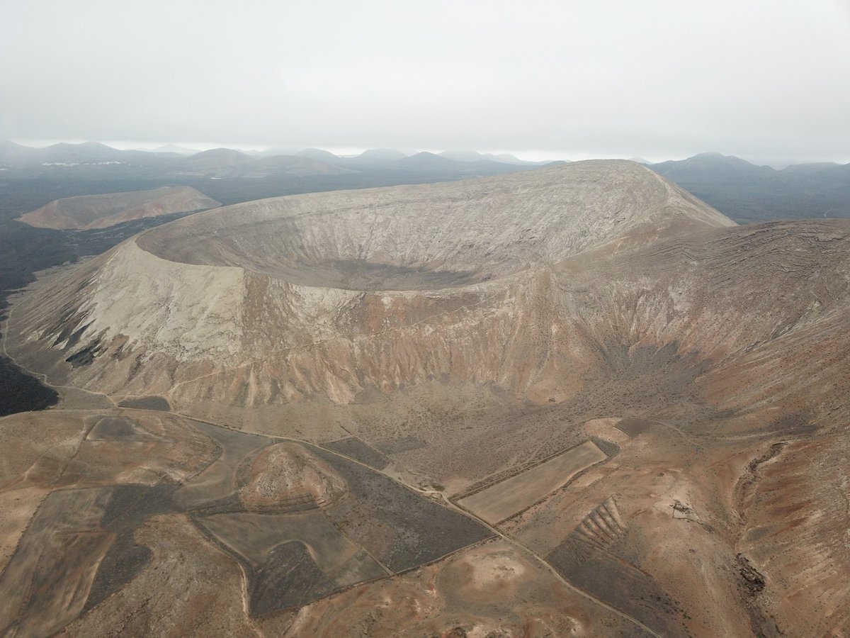 DaveHuner's tweet photo. @DJIGlobal Mount Caldera Blanca, Lanzarote.                              Height, 458 meters                                 Diameter, almost 1 kilometer https://t.co/uTd7rNJET0