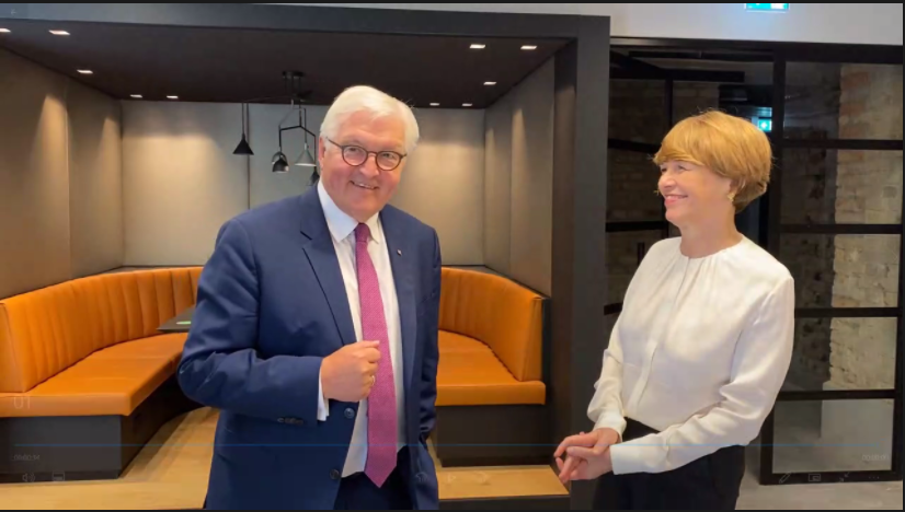 LIVE #Zwischenetappe 100 Tage seit dem #Hackathon - Budnespräsident Frank-Walter #Steinmeier &amp; Elke #Büdenbender sprechen der Community ihren Dank aus :-)