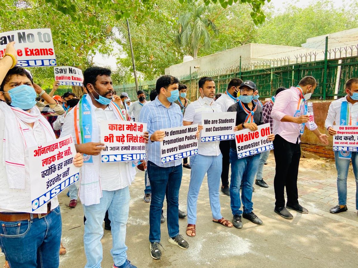 nsui's tweet photo. NSUI has been continuously demanding that all students should be promoted without exams and Fees Should be waived off. 
With these demands, Today NSUI team protested in front of @HRDMinistry demanding the same to implement immediately.
#PromoteStudentsSaveFuture
#WaiveSemesterFee https://t.co/FIQ6recjYO