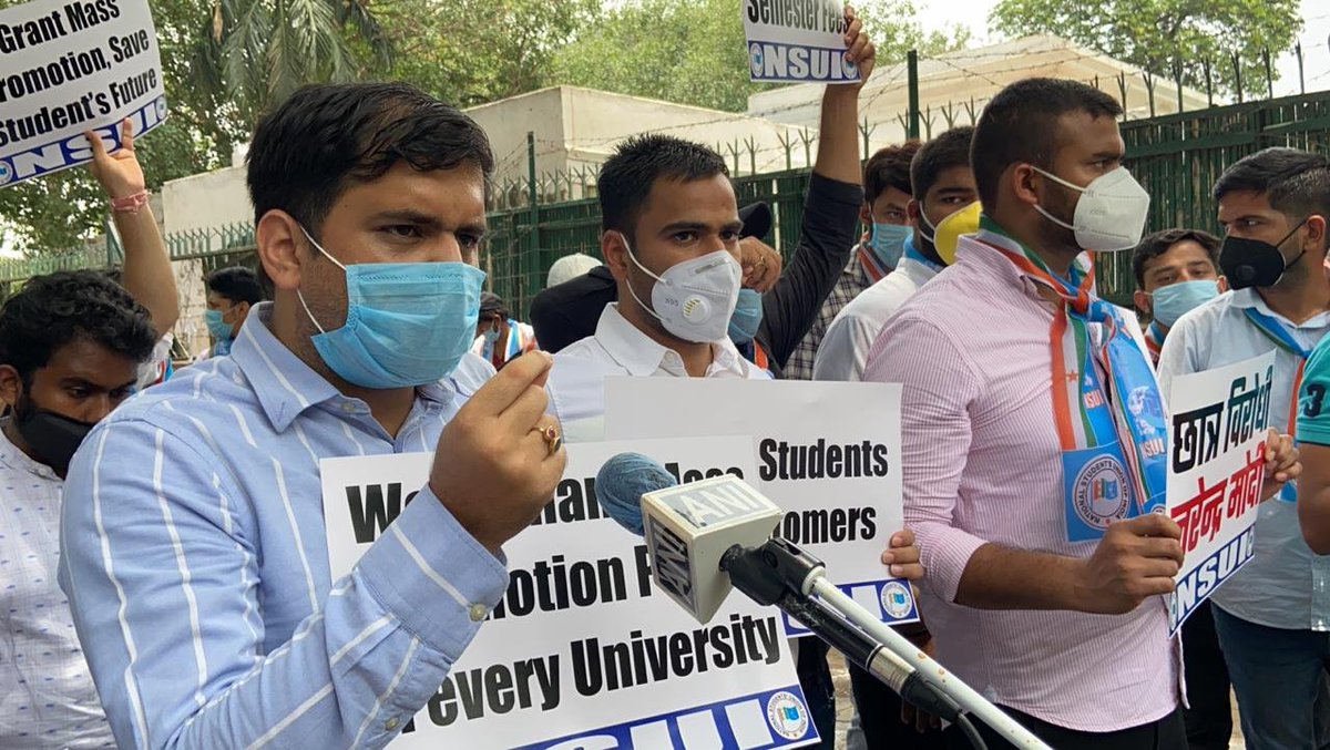nsui's tweet photo. NSUI has been continuously demanding that all students should be promoted without exams and Fees Should be waived off. 
With these demands, Today NSUI team protested in front of @HRDMinistry demanding the same to implement immediately.
#PromoteStudentsSaveFuture
#WaiveSemesterFee https://t.co/FIQ6recjYO