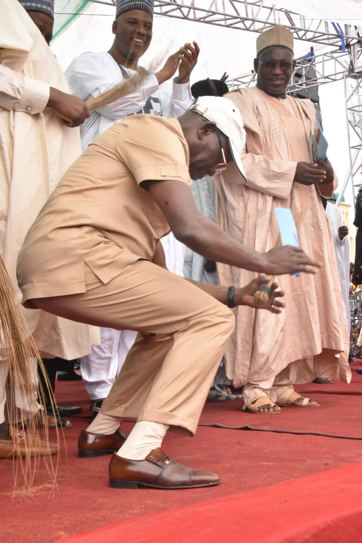 Looking back now, I think it was a risk too heavy to take. I was so stupidly in love at that time. I didn''t even care if she ran away with my life-savings as it were.That was a very foolish decision sha o. But the upside is, that Lagos babe is my wife today. End.