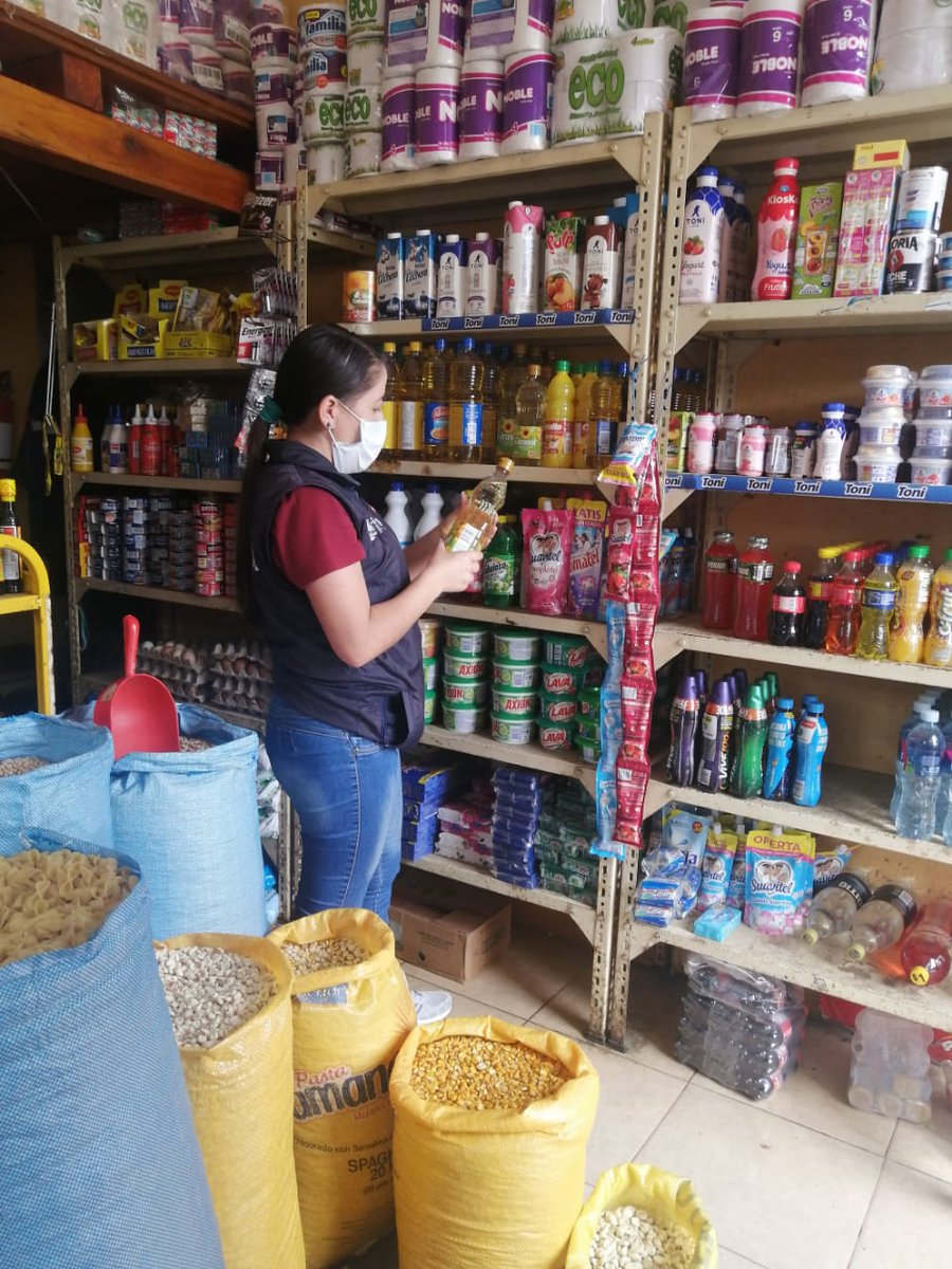 GoberLoja's tweet photo. #Puyango | #EnLojaNosCuidamosTodos 

✅ Jefe Política coordina actividades a beneficio de los sectores vulnerables con personal del GAD de Puyango.

✅ TP de Arenal, Ciano, El Limo y Mercadillo controlan precios tiendas de precio y peso justo. https://t.co/GWXFnHW9Qz