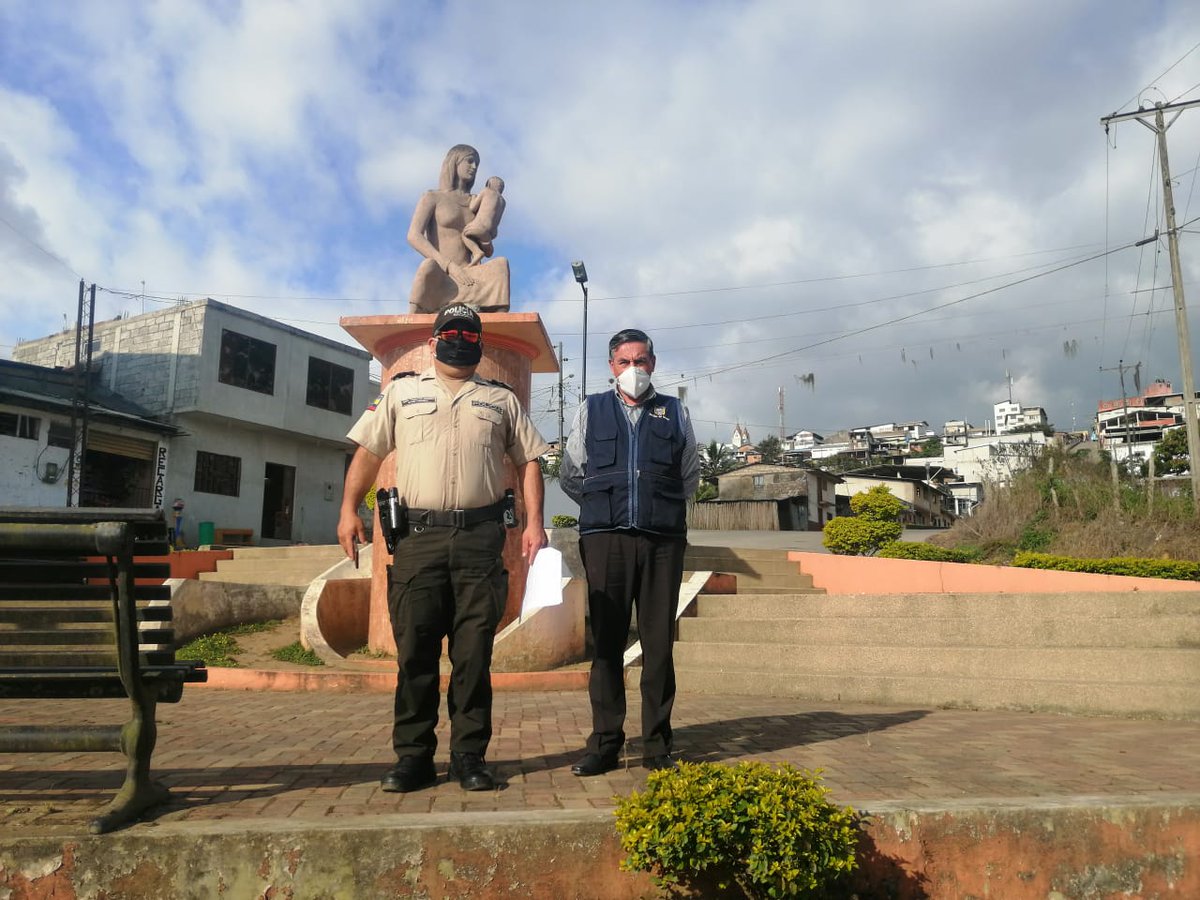 GoberLoja's tweet photo. ✅ TP Ciano visita Centro de Salud para verifica la asistencia médica y atención ciudadana.

✅Comisario, @Salud_CZ7 y @PoliciaEcuador decomisan de medicina natural que no cumple con los requisitos para su distribución. https://t.co/sRrpQ96WPI