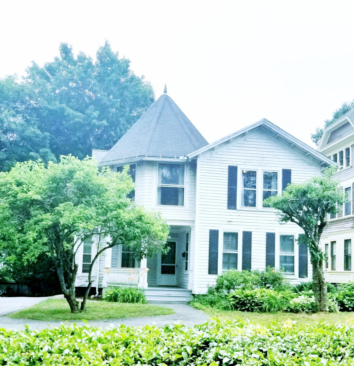 LeBlancRealty's tweet image. #ForSale #2Family #TorringtonCT  $139900 This property has 4 Bedrooms, 2|1 Bathrooms, Great investment 
 maintained charming home ,freshly painted and new carpet . unit 1 and wood floors, nice woodwork in unit 2  home, exterior needs paint 
maryleblancrealty.com/homes-for-sale…