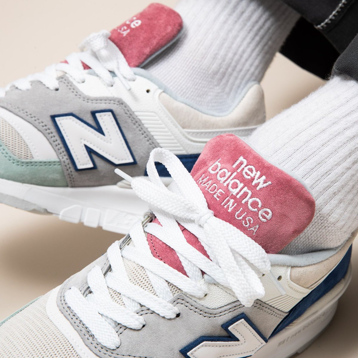 JustFreshKicks's tweet photo. New Balance 997 'Less Is More' around $207 shipped to the US w/ code MIDSEASON16 => https://t.co/6zrARs58OL https://t.co/nyhGyCFq7S