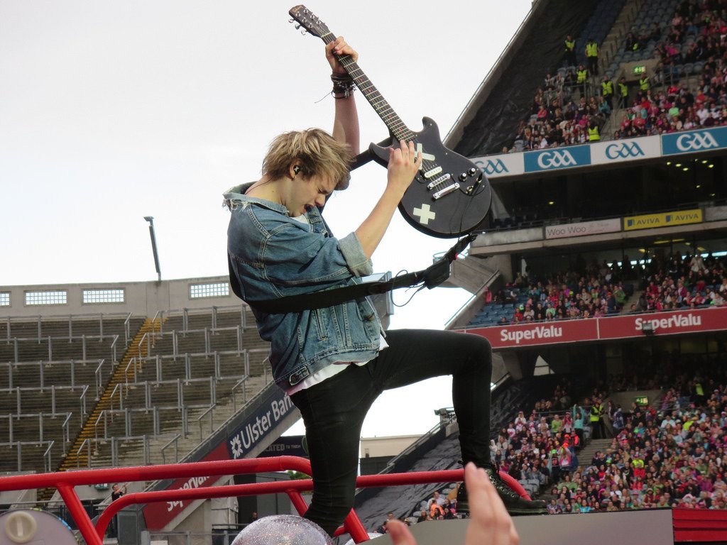 Michael Clifford on stage: a thread