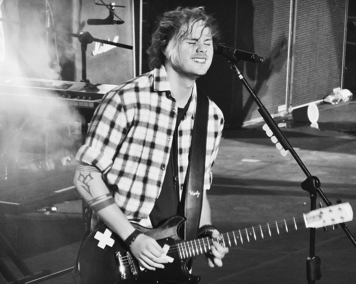 Michael Clifford on stage: a thread