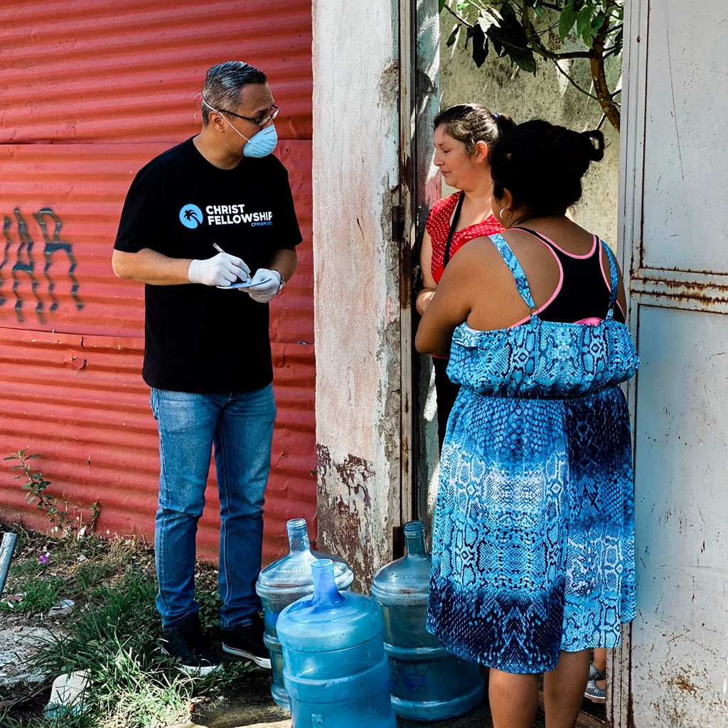 CFMiami's tweet photo. COVID-19 knows no borders, and in this difficult season our CF Guatemala campus has begun distributing water and sharing God’s love with the needy population in the surrounding communities.
Swipe 👉 to see more! 🌏
#InTheCommunityWithCF https://t.co/LsvrSfDqSG