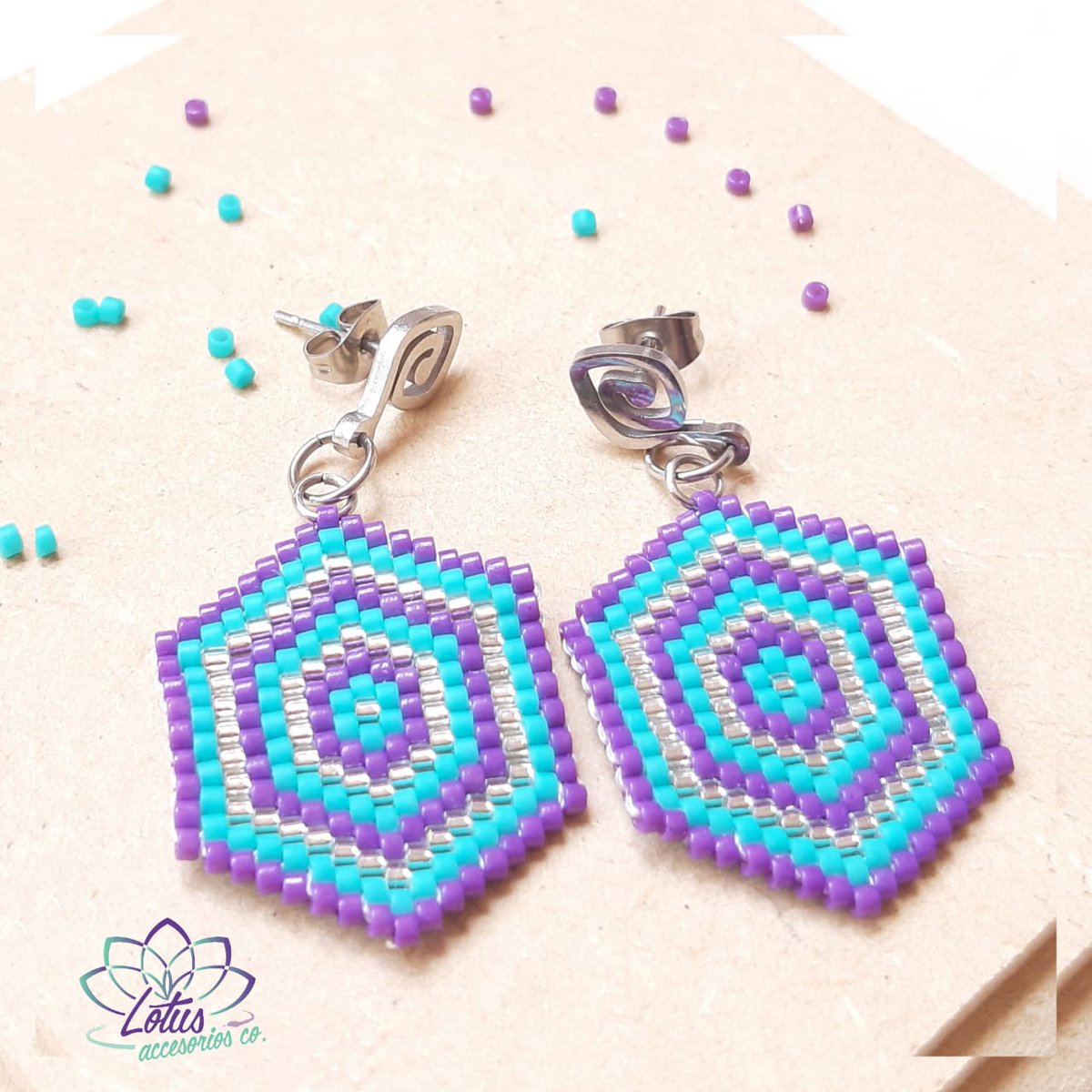 accesorios_co's tweet photo. Emprender es iniciar el camino hacia un sueño, y siempre el primer paso es el más difícil. Pero una vez se empieza a avanzar nada ni nadie nos detiene. 
LotusAccesoriosCo te ofrece productos con corazón y pasión.
Acompáñanos en este viaje... 💜 https://t.co/qOOgQs8WJh