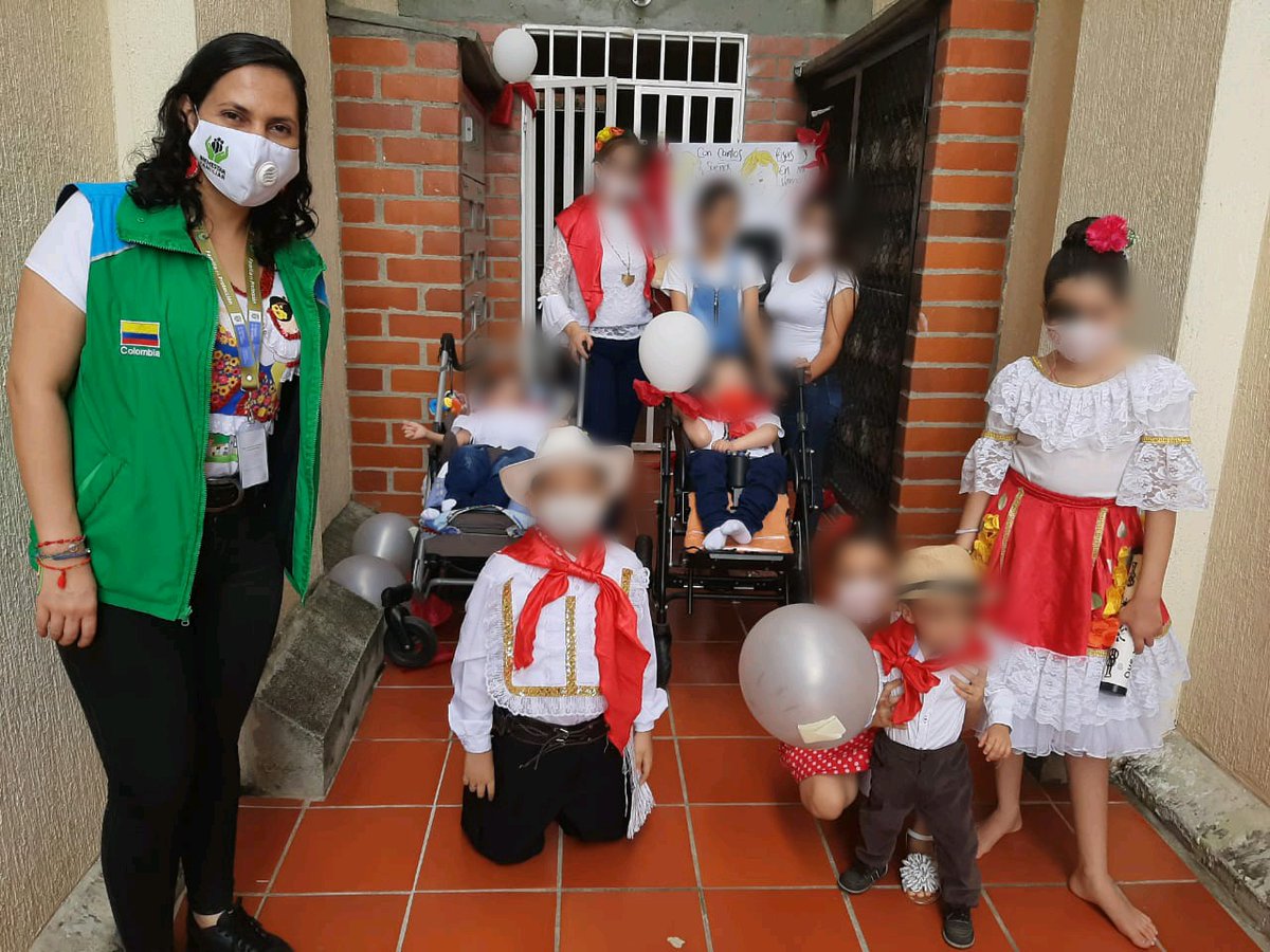LuzHelenaGU1's tweet photo. Los NNA de la modalidad Hogar Sustituto del @ICBFColombia #Huila, disfrutaron de una jornada cultural con muestras folclóricas y gastronómicas desde sus hogares. Un espacio que brindó alegría a los beneficiarios por motivo de las fiestas de San Pedro. #HagamosDeCasaMásSegura https://t.co/s5PYiZ2o9D
