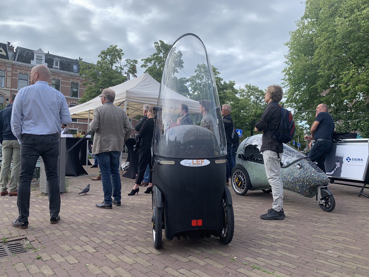 Met de #LEF vandaag aanwezig op de Weimarstraat in Den Haag. #groeninitiatief #anderhalvemeter #wekomenerwel