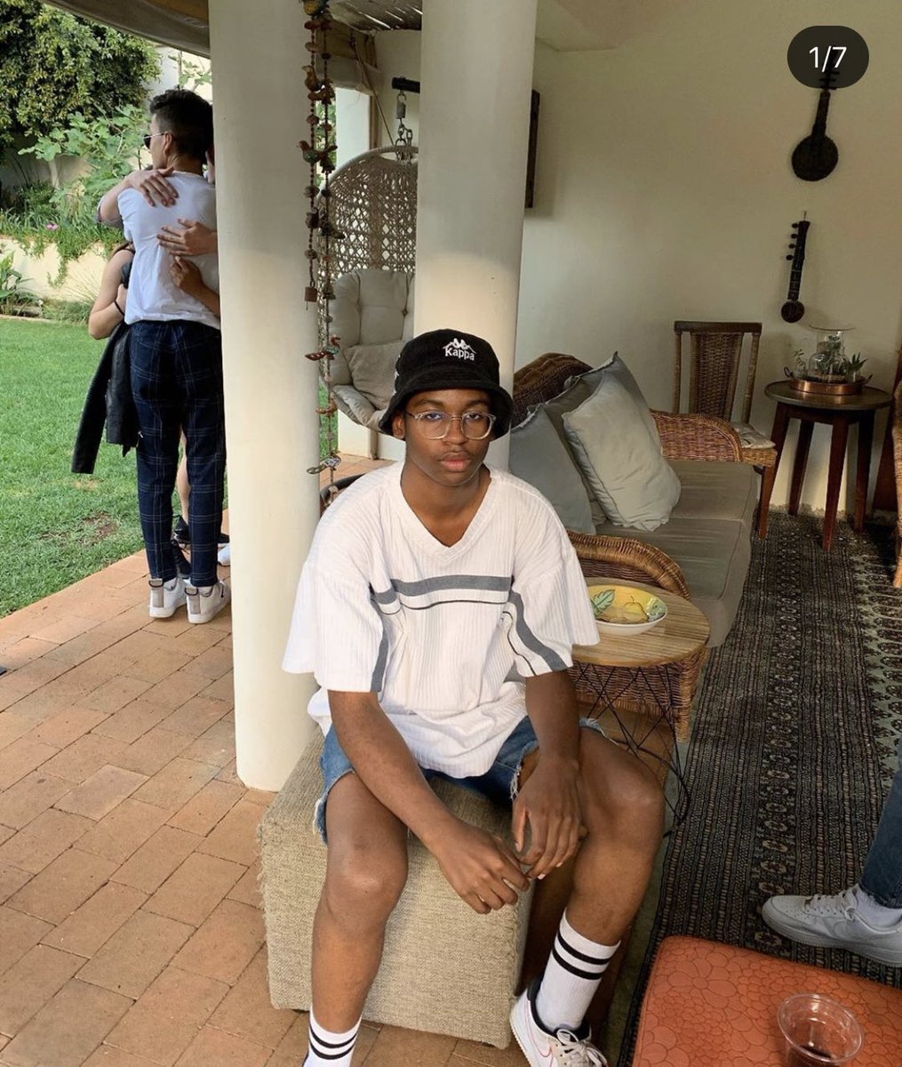 tittyymango's tweet photo. Zimbabwean guys thread ? 🇿🇼 ( my phone buckled 😭) https://t.co/bd9WWf6nv7