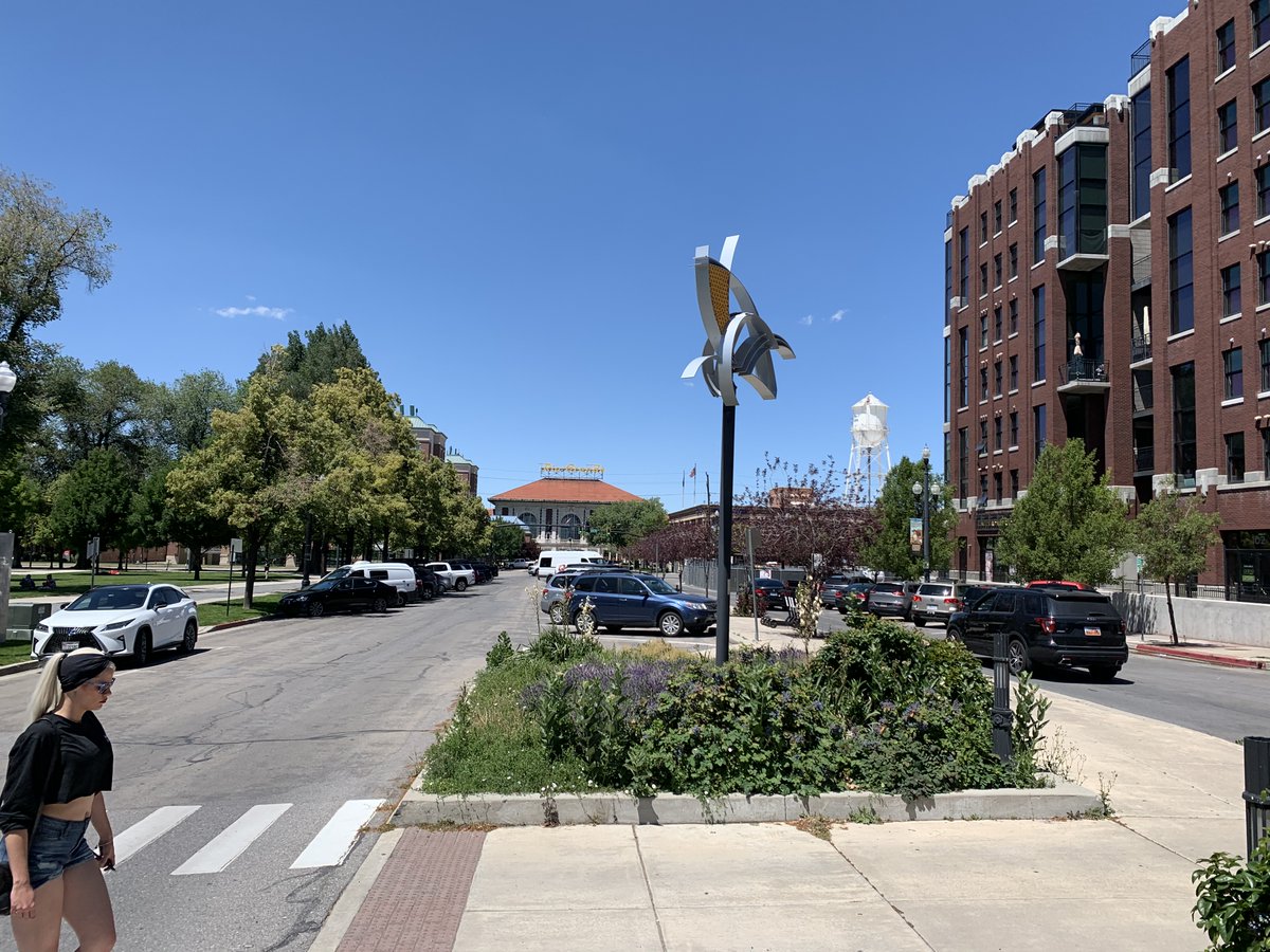 15/ It was Friday, June 19, & I had until Monday at 7:41 am to get to Whitefish. We spent morning touring SLC. Then I did something I've never done before: Pass up an opportunity to eat at In-N-Out Burger. Instead, had mitraillette ("machine gun") & frites outside by Pioneer Park