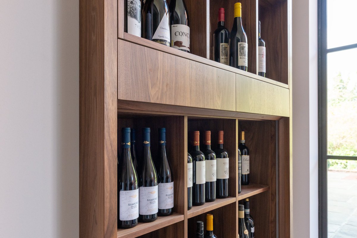 Wednesday wine time🍷
#chamberfurniture #bespokefurniture #winestorage #winewednesday #2020kitchentrends #kitchendesign #luxuryhomes #kitcheninspo