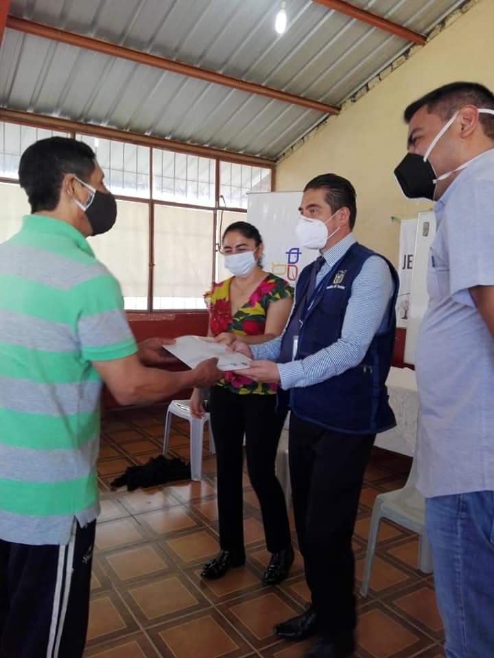 GoberLoja's tweet photo. #Celica | #EnLojaNosCuidamosTodos 

✅Jefatura Política participa de la entrega de nombramientos a las Directivas de las comunas de Cazharrumi y Domingillo, por parte de @AgriculturaLoja Agricultura Loja. Además mantiene reunión de coordinación con representante del MAG. https://t.co/EwZr1QX3al