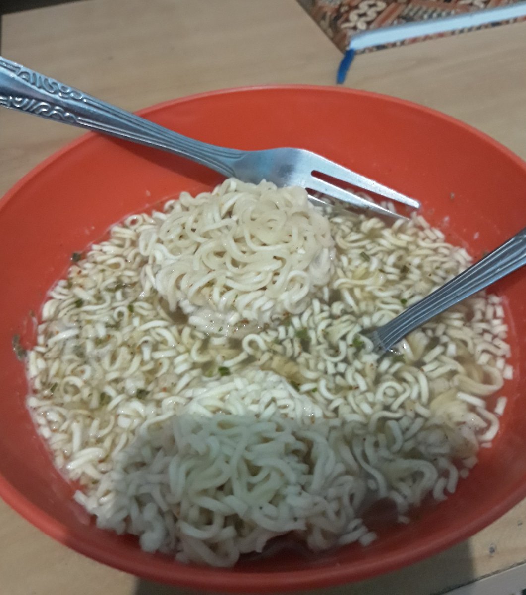 KostMenfess's tweet photo. #kost Cuma mau ngasi tau, kalau mie gelas itu enak banget, apqlagi kuahnya 🤤🤤🤤 https://t.co/6mBWhcIq9i