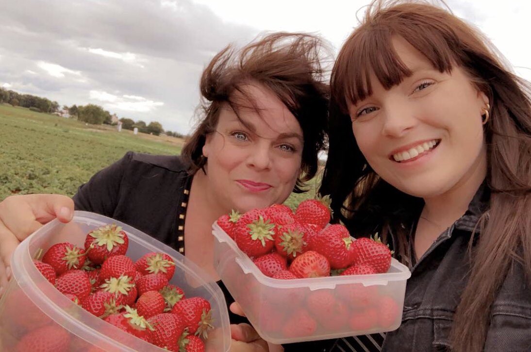 Jayne1412's tweet photo. Literally just finished strawberry picking and the heavens opened!! #Strawberries #pyo #rollesby #rain #sosweet https://t.co/Soup7yddFu