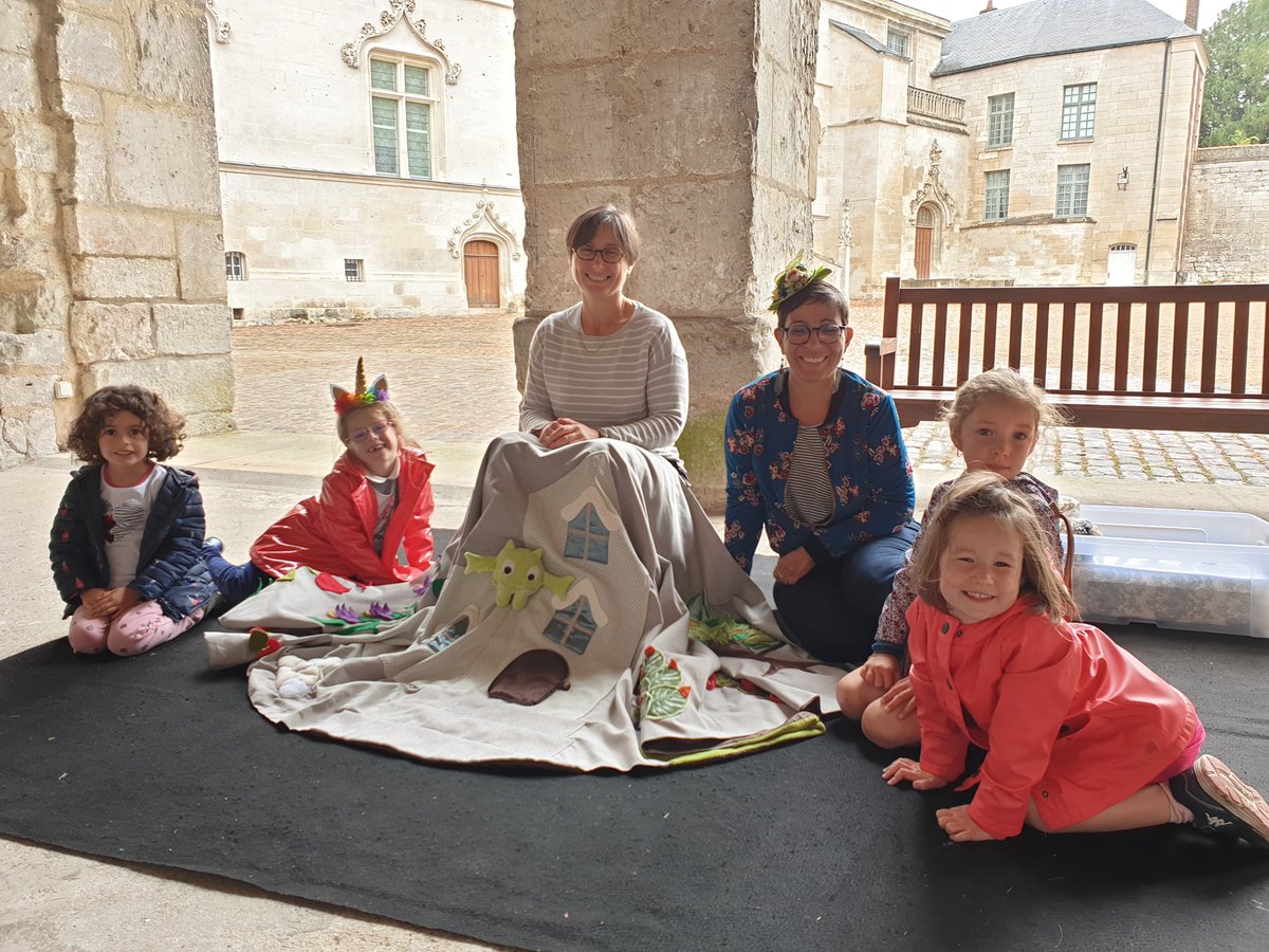 Plok, un joli conte merveilleusement mis en scène dans les jardins du <a href="/MUDOOise/">MUDO-Musée de l'Oise</a>. Un beau moment pour les enfants... et les parents ! Vivement la programmation de la rentrée ! #jaimeloise
