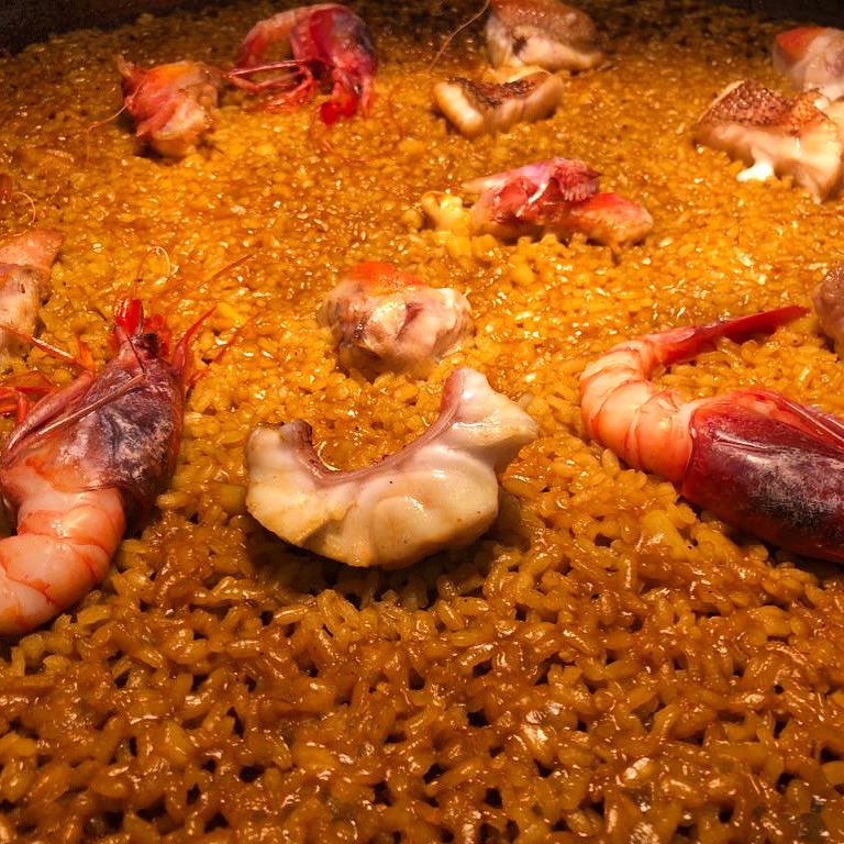 🥘 Paella de escorpa salvaje y gamba
⠀⠀⠀⠀⠀⠀⠀⠀⠀
#granazul #chef #food #restaurant #gastronomia #winelover #arroces #Valencia