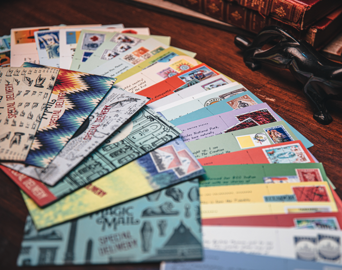 ChronicleKids's tweet image. MAGIC MAIL from renowned magician @joshuajaymagic delivers postcards (+ much more) from around the world to kids––like real magic! 😃✨ Learn more: magicmailbook.com 

#magicmail #magicfun #joshuajay #magicforkids