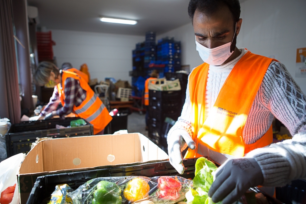 departement13's tweet photo. 🚨 Appel aux #dons

En tant que commerçant, restaurateur ou citoyen, vous pouvez venir en aide à la Banque #alimentaire des #BouchesDuRhône, dont les stocks ont fondu avec la crise du #COVID19.

🤝 Pour faire un don en ligne ➡️ https://t.co/OIDq5K2qZQ

©📸 Amélie HEROUX https://t.co/Y92ULOnLwG