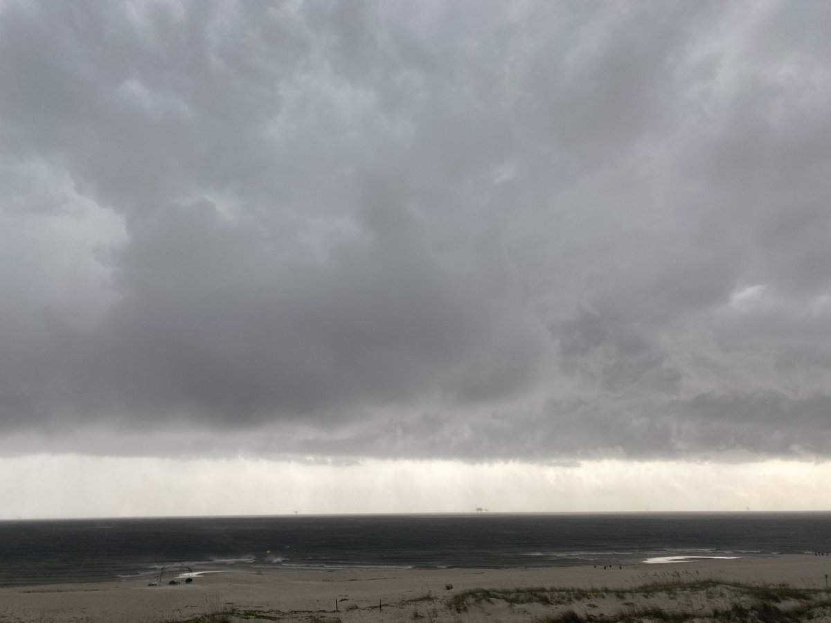 bellanewman's tweet photo. Storm coming over Fort Morgan! 
@spann @weswyattweather https://t.co/YByAQYC8Dw