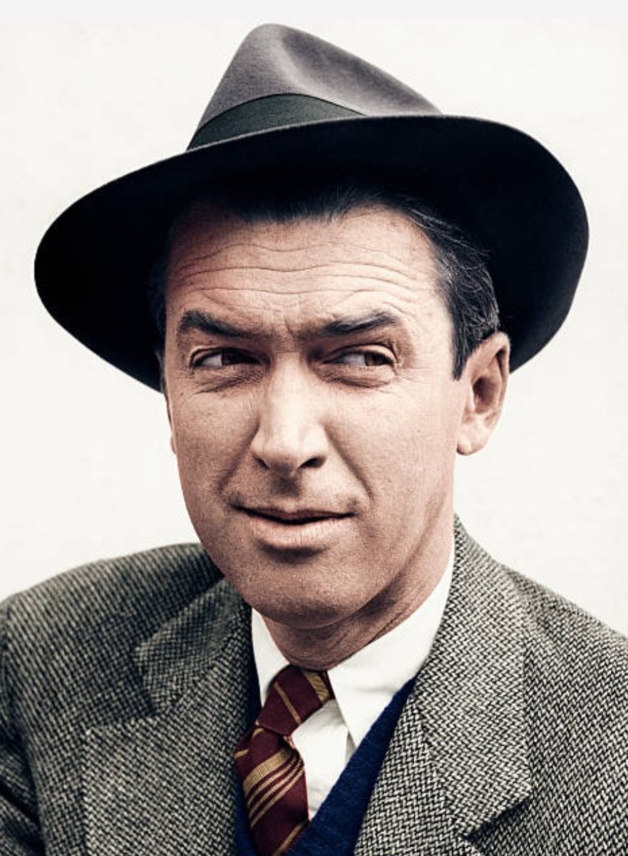 Ocupa el tercer lugar en la lista de los 50 actores y actrices más célebres del American Film Institute.68 películas esenciales, sobre 79 realizadas.James Stewart fue un intérprete afable y modesto; el actor que alcanzó la fama internacional por representar al "hombre