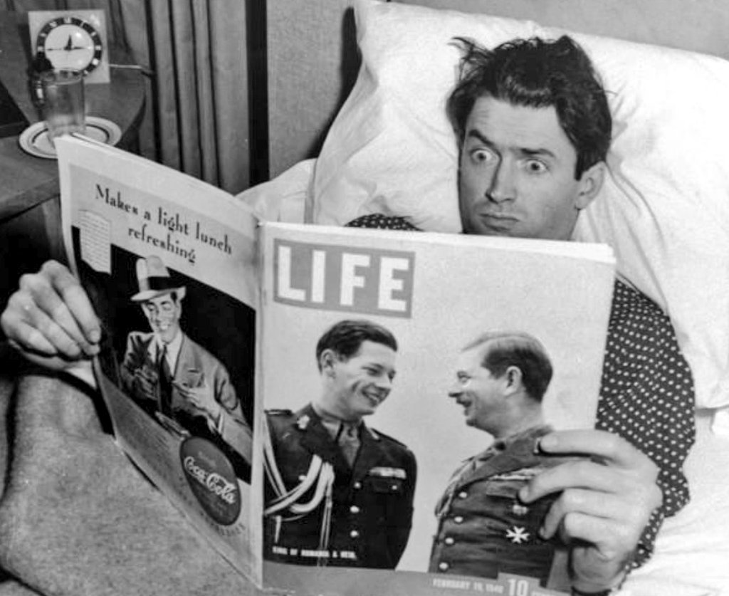 artículo del New York Times del 9 de enero de 1985 (tenía ella 30 años):“Jimmy Stewart irradia una cualidad de decencia sin adornos’ que lo convirtió en el héroe ideal".Su vida fuera de la pantalla fue casi paralela a sus "Everyman" en las creaciones de pantalla.