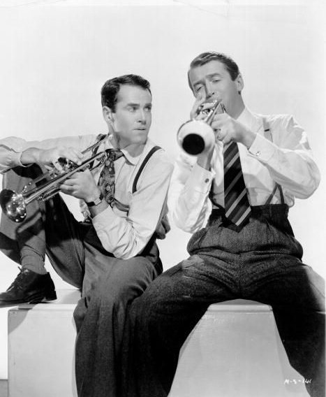 se graduó como arquitecto en 1932.Incapaz de conseguir un trabajo debido a la Depresión, aceptó trabajar en el teatro de verano con un amigo de Princeton, Joshua Logan.Allí había muchos actores en apuros, entre ellos Henry Fonda, Margaret Sullavan y Myron McCormick, y decidió