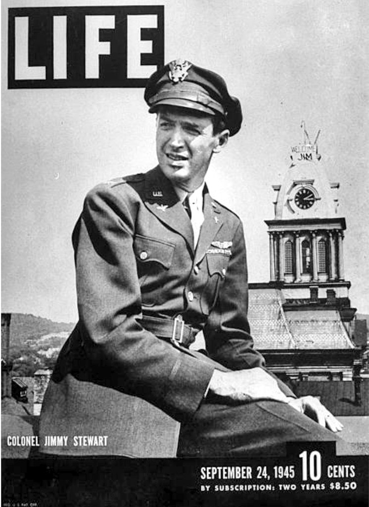 finalmente fue ascendido a general de brigada.Políticamente conservador, Stewart apoyó la participación estadounidense en Vietnam, permaneciendo a favor del compromiso incluso cuando su hijastro murió en