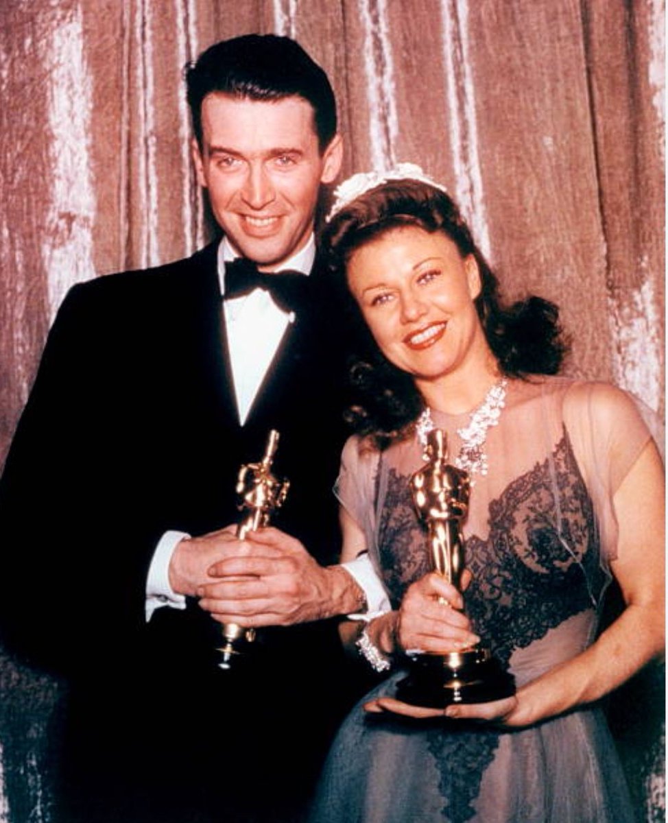 El trabajo de Stewart ha sido galardonado con numerosos y prestigiosos premios, entre los que se incluyen menciones a logros de toda una vida del Festival de Cine de Cannes y de la American Academy of Motion Picture Arts and Sciences).El 24 de mayo de 1985, fue honrado con