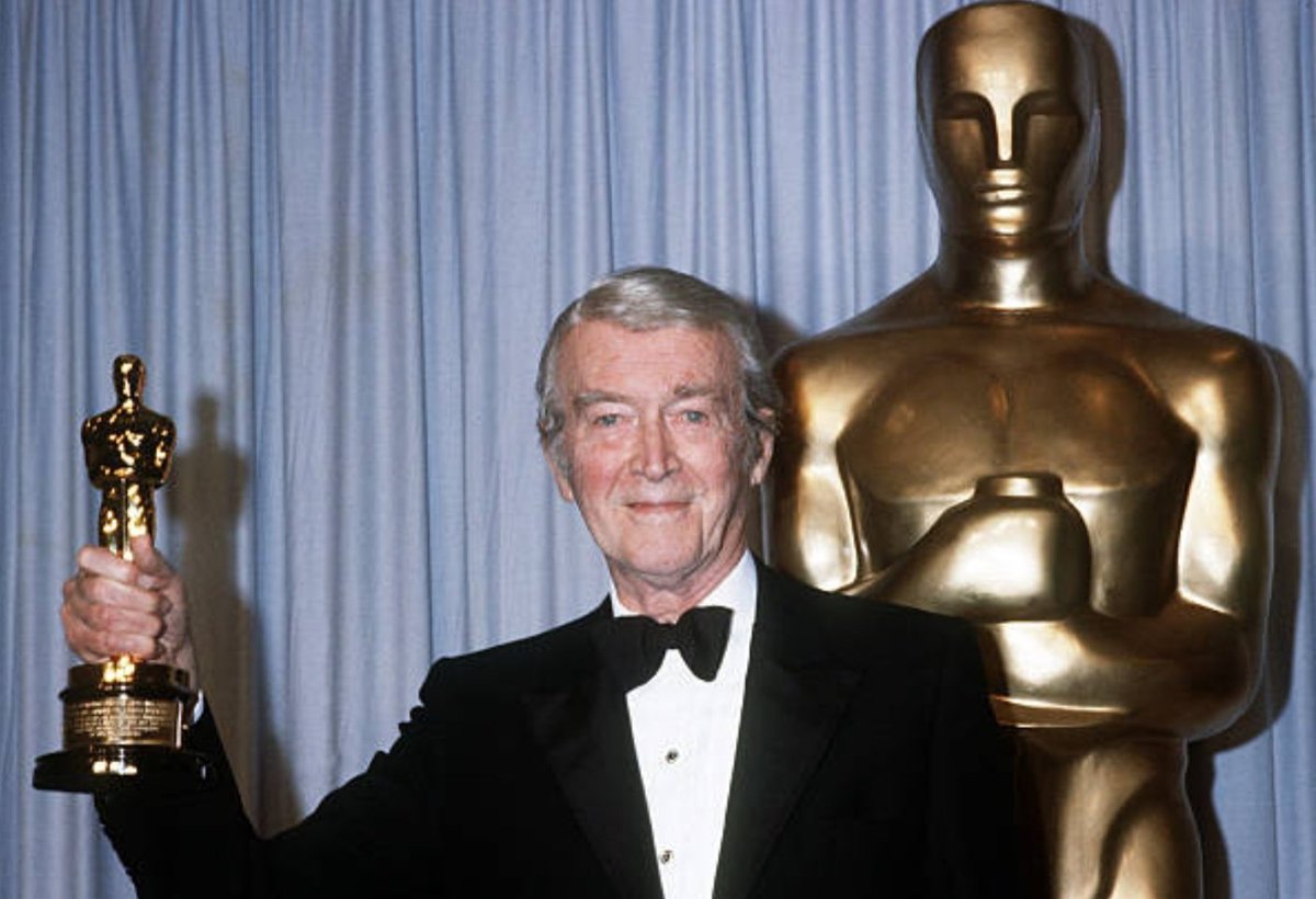 una Medalla Presidencial de la Libertad, la más alta distinción civil de esta nación.Stewart confesó al American Film, en junio de 1976, que consideraba que actuar es una habilidad, no un arte.Concluyó:"Parte de la habilidad, siempre he pensado, es hacer que la actuación no