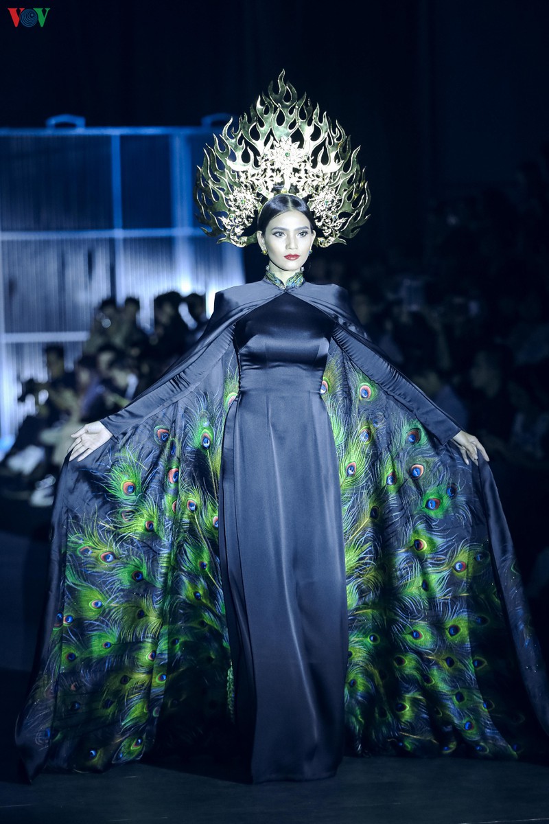 Peacock design on áo dài- more elaborate & extravagant.