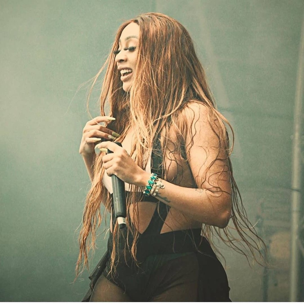 SAHipHopReviews's tweet photo. Name a female rapper with more features than @nadianakai
I'll wait ....
#SAHHR
#southaricahiphop https://t.co/6CwGkaqDXB