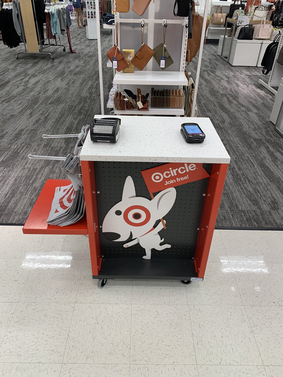 jillian_la4's tweet photo. Received our new line busting fixture yesterday and was able to put it to use today! I love how compact and easy it is to get this fixture anywhere we need it, to help serve our guest and get them in and out as fast as possible. #Target #linebusting #targetrun https://t.co/6iYBjgBBAd