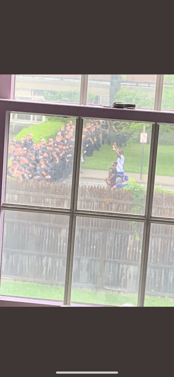 enoughbadapples's tweet photo. This photograph of four protesters compared to the police response pretty much speaks for itself. / Merrick, NY / June 6, 2020 https://t.co/DpNZp0Tuvt