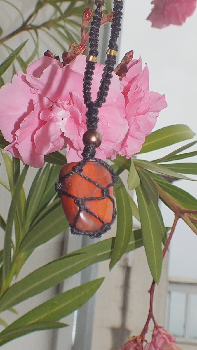 champipousse's tweet photo. CONCOURS🔮

Afin de débuter le lancement de notre petite échoppe en ligne avec @Azazoou, on a décidé de vous faire gagner un collier en jaspe rouge fait main !🍄

Pour participer vous devez:

-follow @ooo_sefiyade (et facultativement @Azazoou) 
-Rt et liker
-Commentez votre nom🌱 https://t.co/2AxaA8YPZn