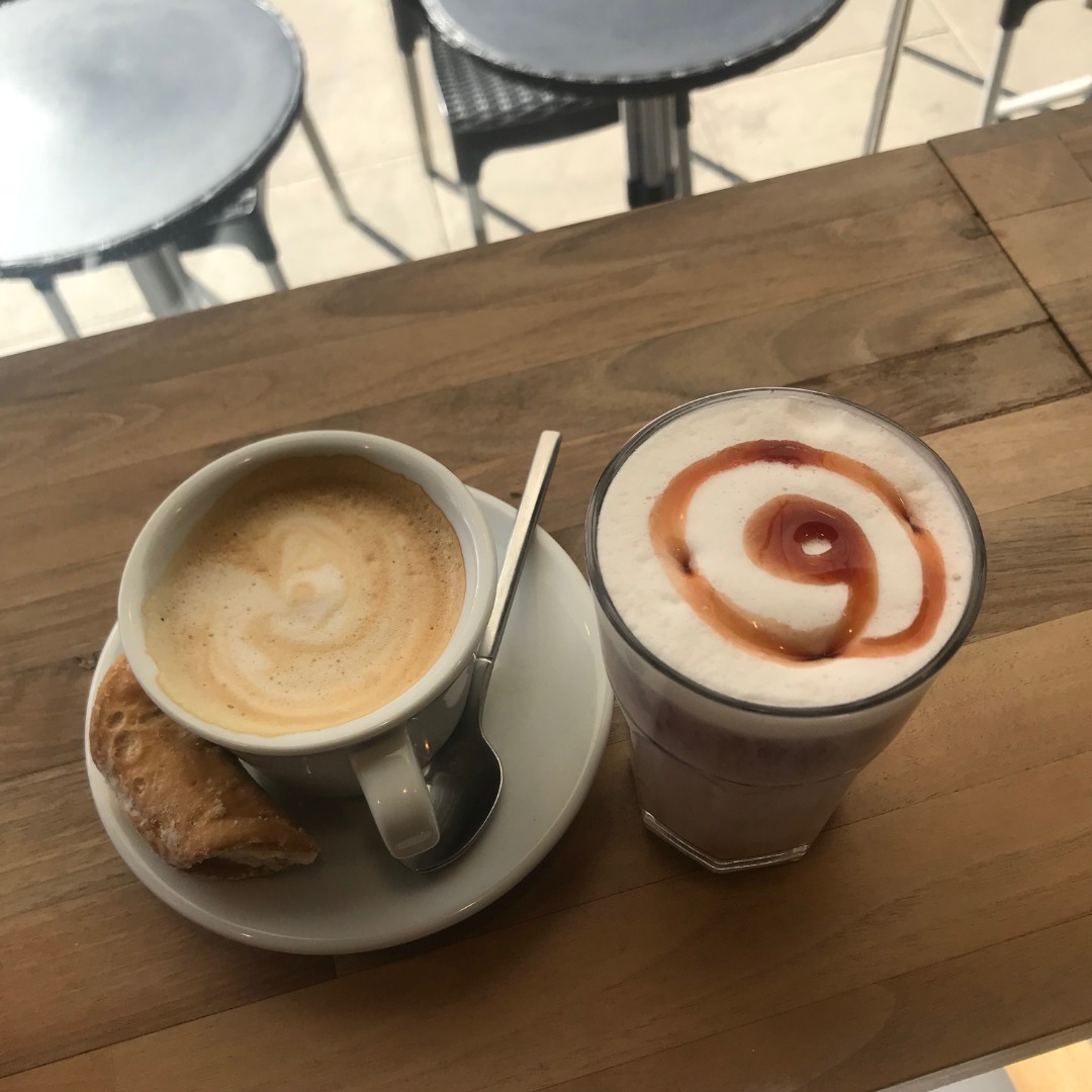 Want to take your coffee ☕ to the next level? 
Pair it with our canoli and it will light it up 😊😊😊😊