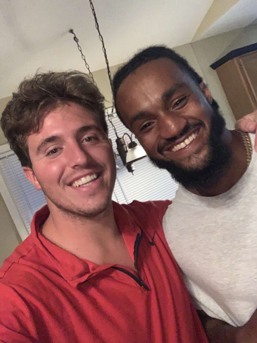 BucknerCam's tweet photo. this what i needed.... love.. positivity..and great people.. life is good❤️ https://t.co/JJ8TyCwuM0