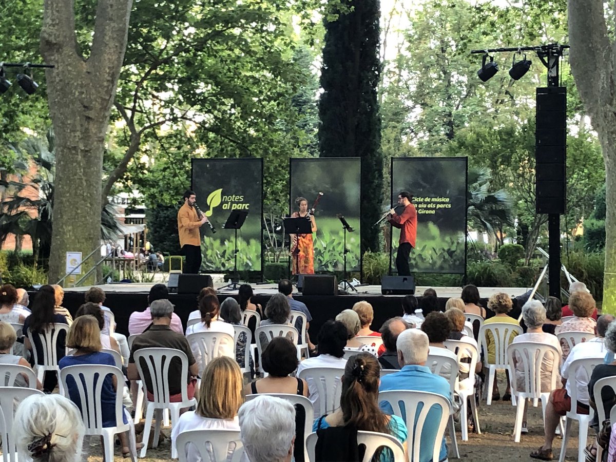 LaMarfamusica's tweet photo. Comença #Notesalparc !! Torna la música en viu als parcs de Girona! Molt públic en aquesta arrencada amb el #TrioCapmany https://t.co/8rFCicWJsC
