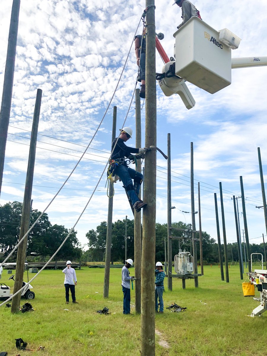 kevinyurasek's tweet photo. Today at @LSSCedu Lineworker Boot Camp: pole top rescues. The industry standard for rescuing an injured coworker is 4 minutes. These students were averaging 2 m and 30 sec - every second counts in these lifesaving situations! #FLworkforce #credentials @FLCollegeSystem https://t.co/Q1BFrLz1IO