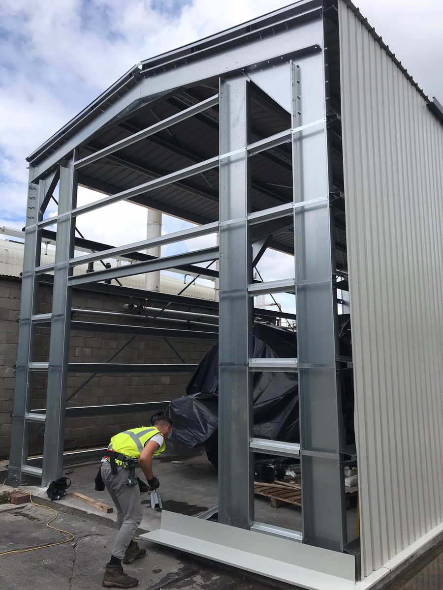 FirstFixGroup's tweet photo. Manchester .
6x12-5.5 eaves built over the top of #massboiler .
Day 7 & almost complete.
#manchester #steelbuild https://t.co/yVZdSaNdut